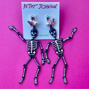 🖤 NWT Betsey Johnson Long Skeleton Earrings - Glow in the Dark Halloween 🖤
